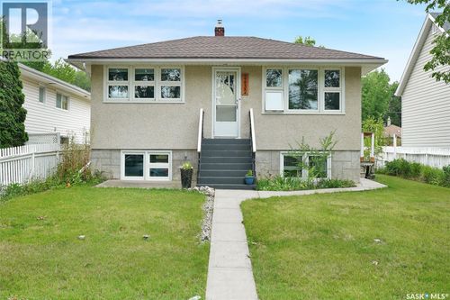 2632 Mcdonald St, Regina, SK, S4N2Z8 | Card Image