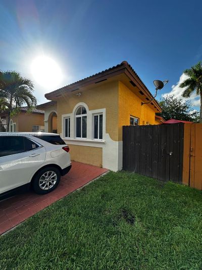 2511 Ne 41st Ter, House other with 3 bedrooms, 2 bathrooms and null parking in Homestead FL | Image 2