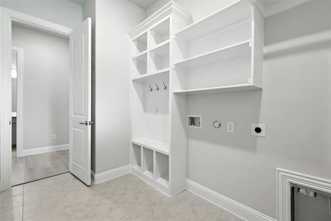 Mudroom with baseboards | Image 24