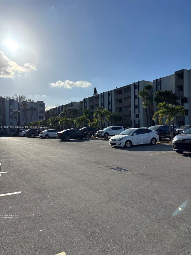 APT-2365 - 10000 Nw 80 Th Ct, Condo with 2 bedrooms, 2 bathrooms and null parking in Hialeah Gardens FL | Image 13