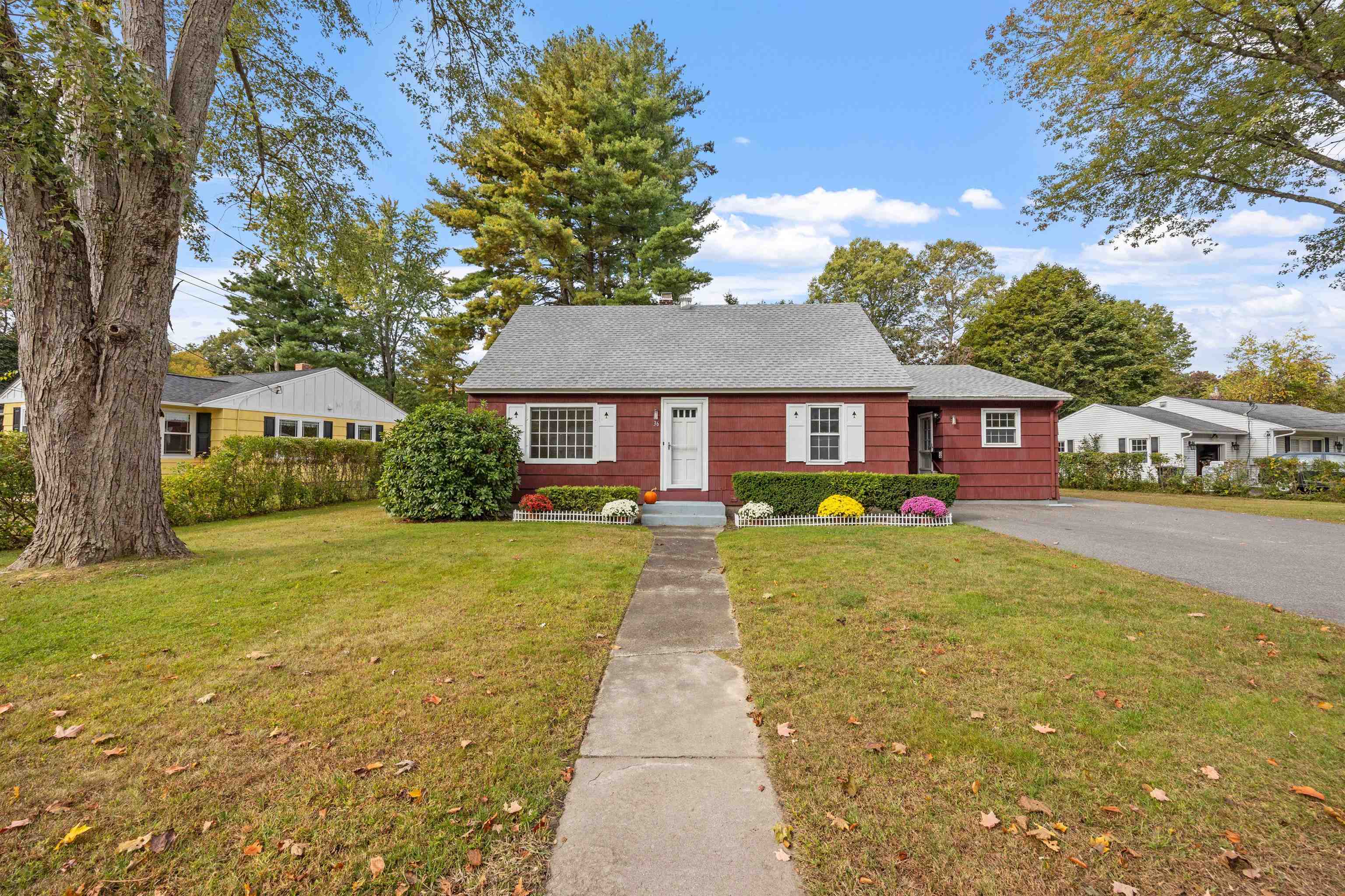 Atherton Ave, Nashua, NH 03064