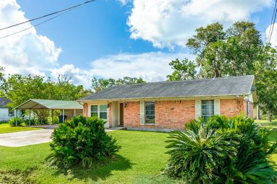 2847 County Road 510a, House other with 3 bedrooms, 2 bathrooms and null parking in Brazoria TX | Image 1