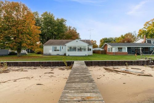 8217 River Rd, Cottrellville, MI, 48039-3341 | Card Image