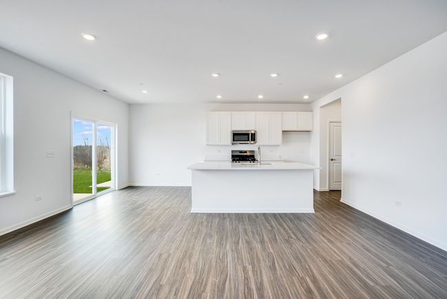 464 Carpathian Dr, Townhouse with 3 bedrooms, 3 bathrooms and 2 parking in Crystal Lake IL | Image 4