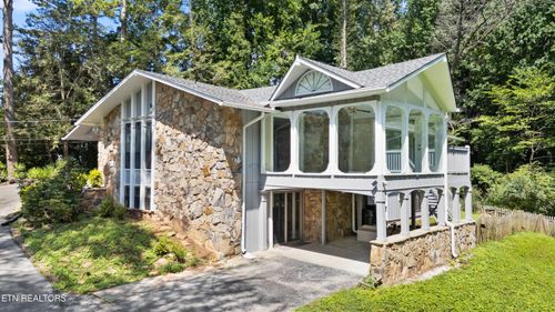 8129 Ainsworth Dr, Knoxville, TN, 37909-2202 | Card Image