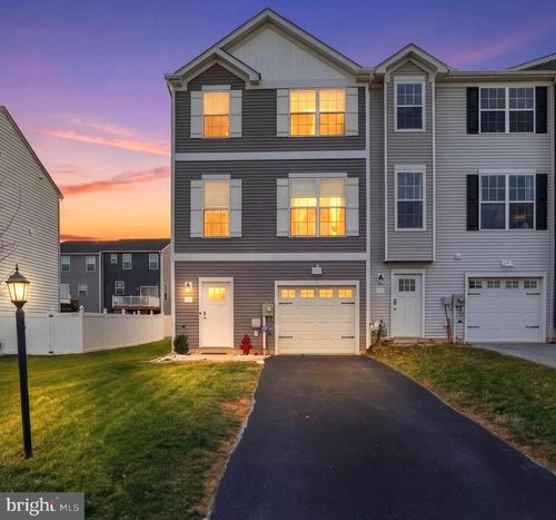 31 S Center St, HANOVER, PA, 17331-3478 | Card Image