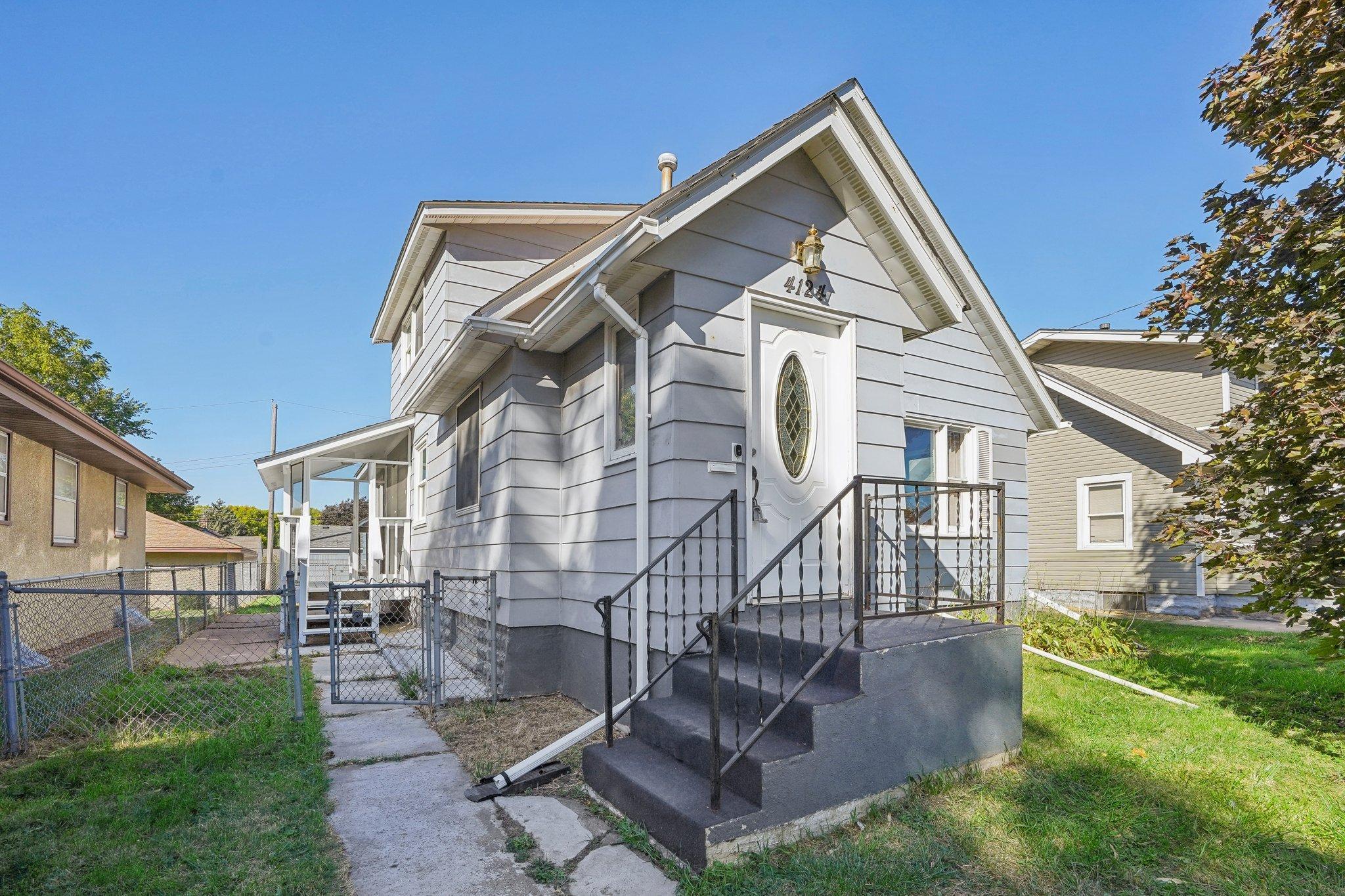 7th St, Minneapolis, MN 55421