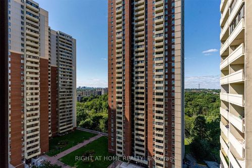 106-5 Massey Sq, East York, ON, M4C5L6 | Card Image