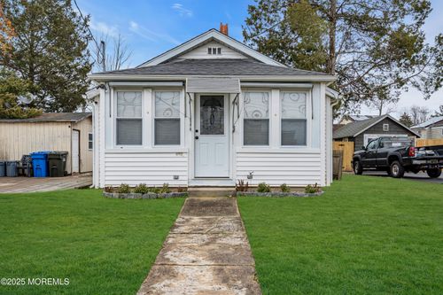 103 Lilac St, Lakehurst, NJ, 08733-2815 | Card Image