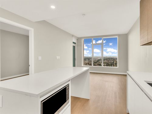 4709-2186 Gilmore Ave, Burnaby, BC, V5C | Card Image