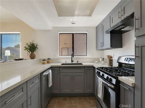 9-18954 Sherman Way, Reseda, CA, 91335 | Card Image
