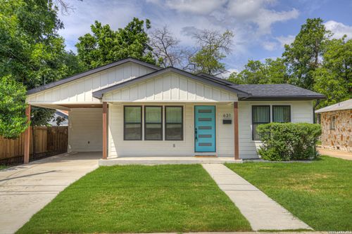 631 S Santa Clara Ave, New Braunfels, TX, 78130-5708 | Card Image