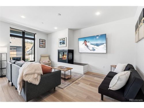 6-625-930 Blue River Pkwy, Silverthorne, CO, 80498-8958 | Card Image