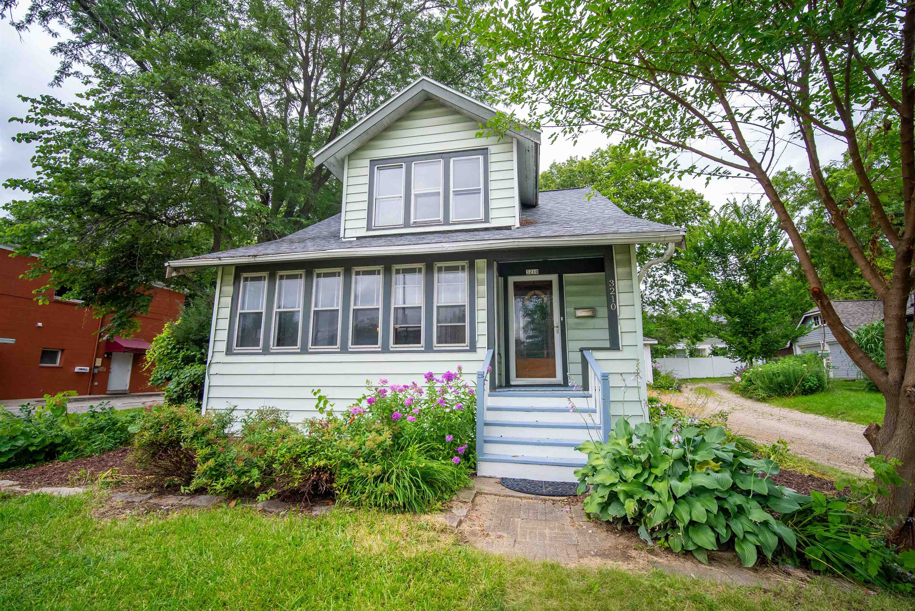 Washington Ave, Madison, WI 53704