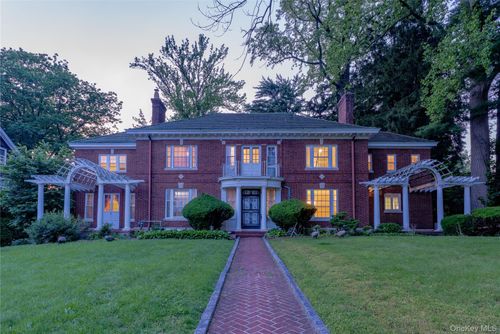 26 Overlook Cir, New Rochelle, NY, 10804-4502 | Card Image