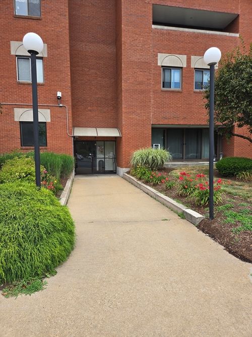 apt-160-96 Old Colony Ave, East Taunton, MA, 02718-1134 | Card Image