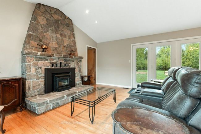 1080 Queens Line Rd, House other with 3 bedrooms, 1 bathrooms and 6 parking in Minden Hills ON | Image 10
