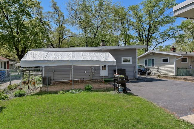 601 Division St, Home with 2 bedrooms, 1 bathrooms and null parking in St. Charles IL | Image 14