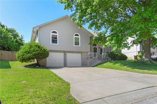 1204 Ne Hunters Rd, Blue Springs, MO, 64014-6528 | Card Image