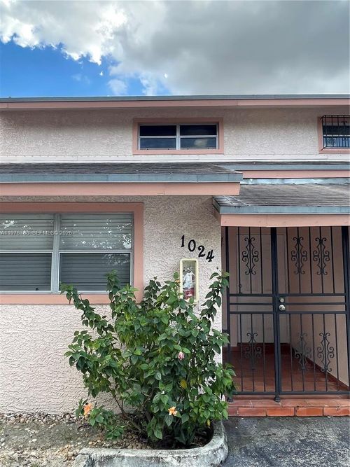 1024-1024 W 79th St, Hialeah, FL, 33014-3587 | Card Image