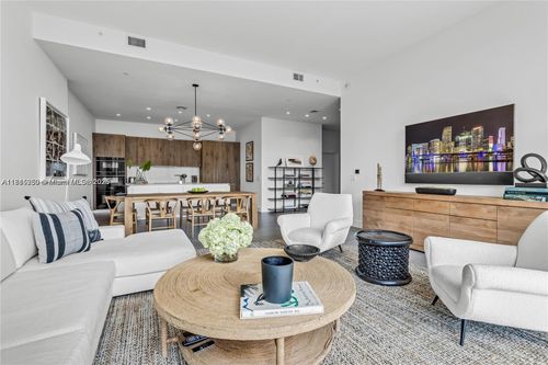 bh6-650 Ne 32nd St, Miami, FL, 33137-4244 | Card Image