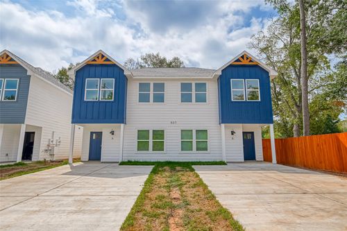 809 Avenue J Pl, Conroe, TX, 77301-3877 | Card Image