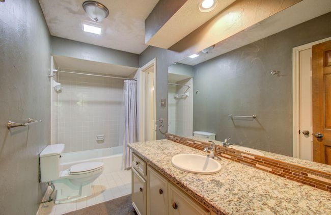 Secondary bath. | Image 40