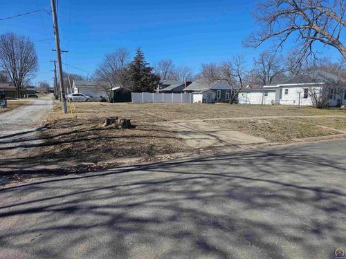 210 N 8th St, Seneca, KS, 66538-1719 | Card Image
