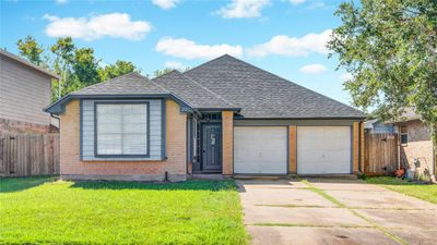 201 Almond Drive, House other with 3 bedrooms, 2 bathrooms and null parking in Lake Jackson TX | Image 1