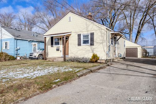 1537 Whiting St Sw, Wyoming, MI, 49509-1055 | Card Image