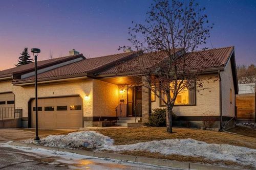 8-118 Strathcona Rd Sw, Calgary, AB, T3H1P3 | Card Image