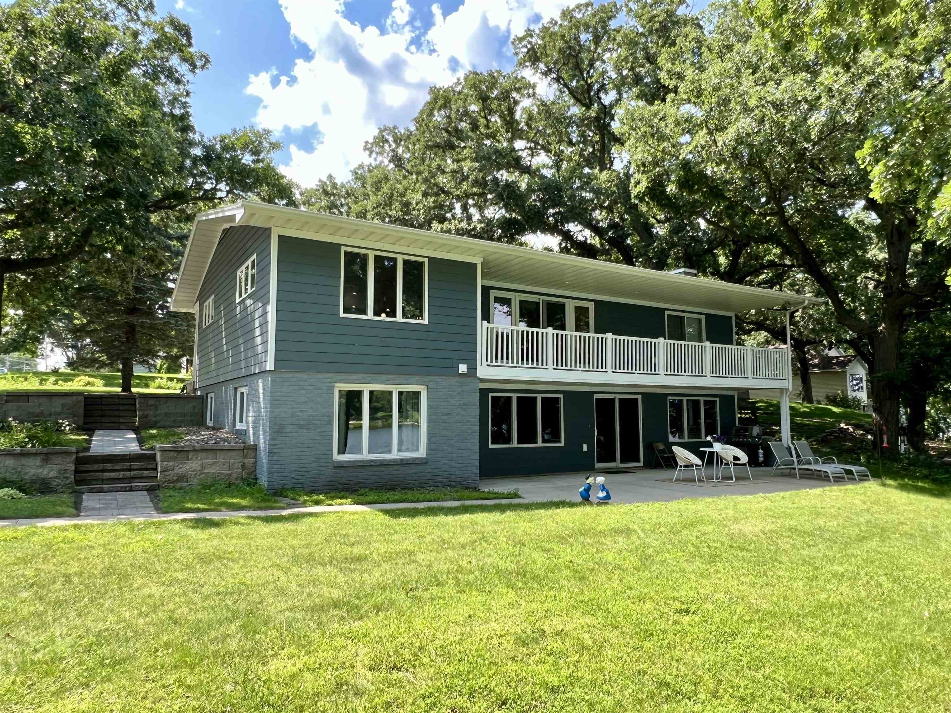 15th St, Spirit Lake, IA 51360