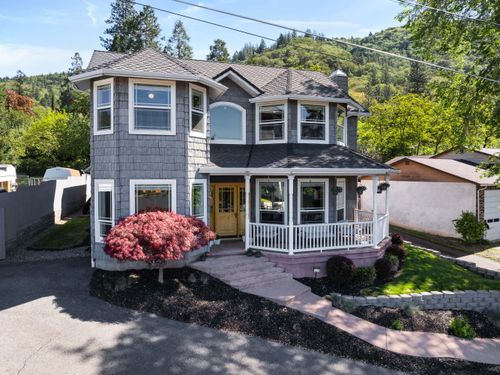 1679 Ne Terrace Dr, Grants Pass, OR, 97526-3546 | Card Image