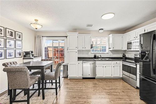 5581 Nw Sunrise Meadow Ln, Lee's Summit, MO, 64064-1284 | Card Image