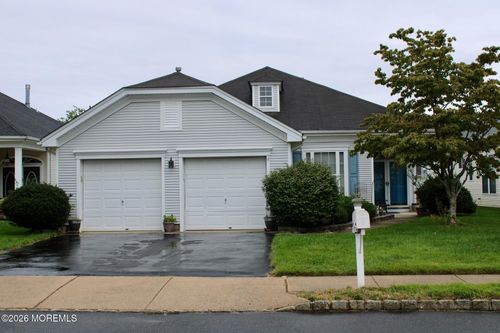 4 Summerlawn Dr, Lakewood, NJ, 08701-7541 | Card Image