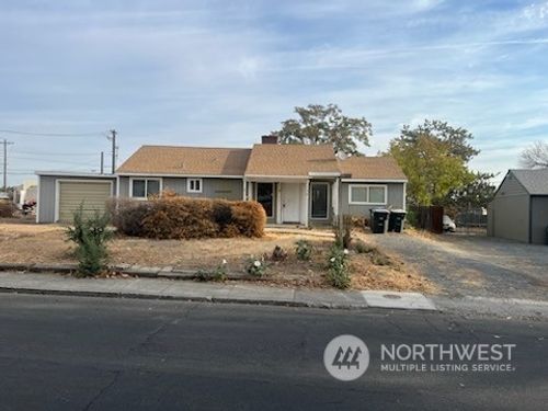 130 W Loop Drive, Moses Lake, WA, 98837 | Card Image