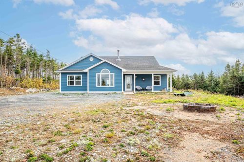 281 Heselton Dr, Ostrea Lake, NS, B0J2L0 | Card Image