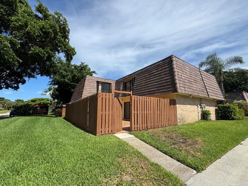 674 Springdale Cir, Palm Springs, FL, 33461-1535 | Card Image