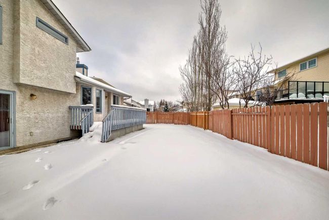 19 Sandringham Close Nw, Home with 4 bedrooms, 3 bathrooms and 4 parking in Calgary AB | Image 39