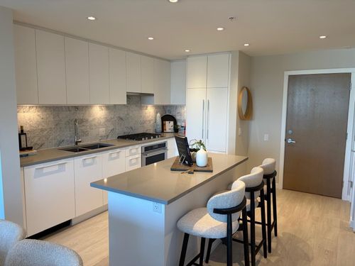 307-110 E 17th St, North Vancouver, BC, V7L0K4 | Card Image