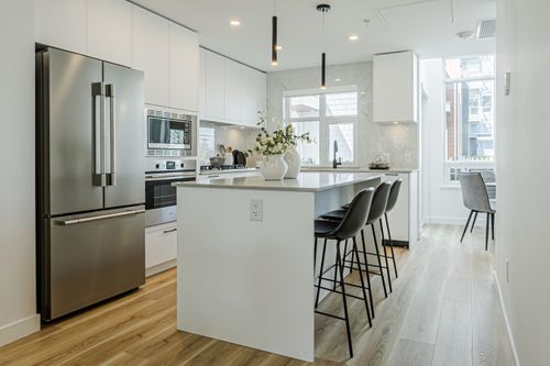 20075 85 Ave, Langley, BC, V2Y3Y4 | Card Image