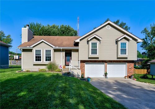 6804 Jason Smith Ct, Gladstone, MO, 64118-7806 | Card Image