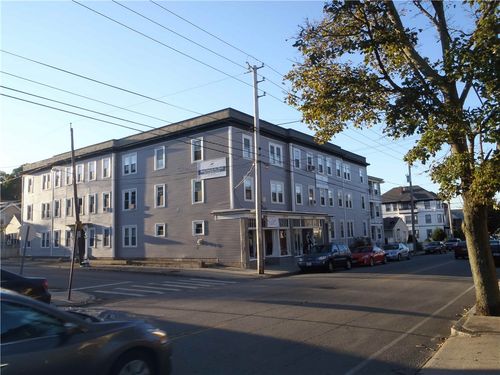 422 Pawtucket Ave, Pawtucket, RI, 02860-5697 | Card Image