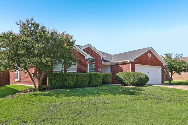 1708 Crestmeadow Ln, House other with 3 bedrooms, 2 bathrooms and null parking in Mansfield TX | Image 8