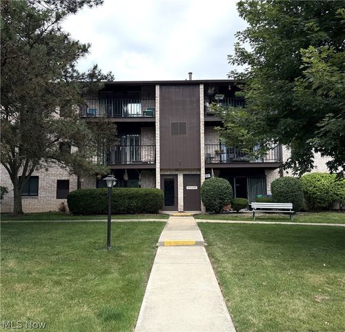 303-16370 Heather Ln, Middleburg Heights, OH, 44130-2593 | Card Image
