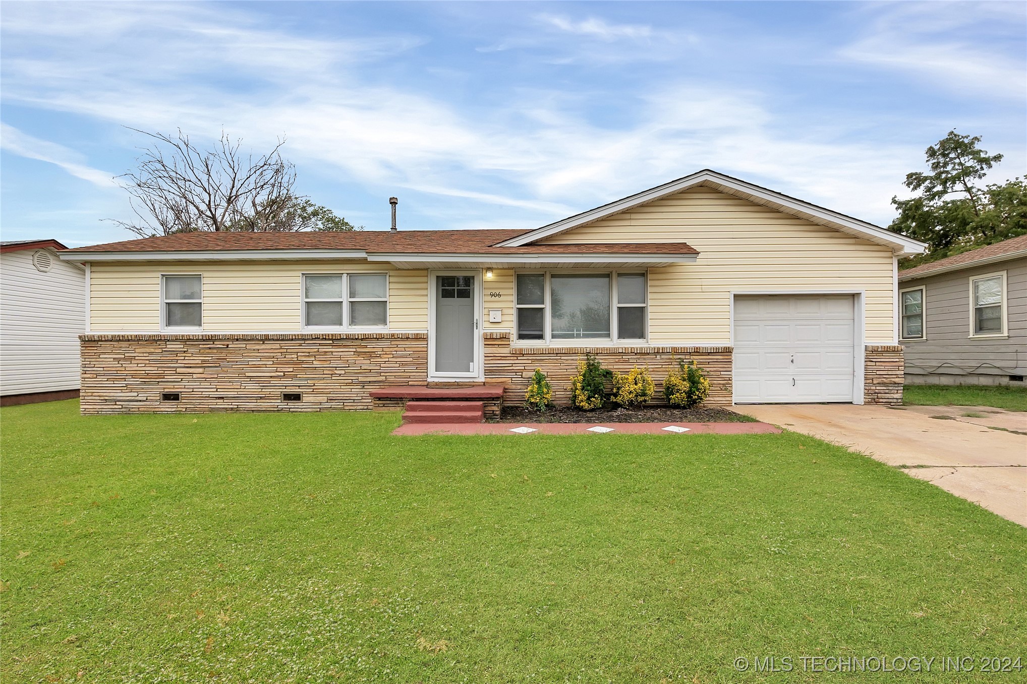 Cedar St, Owasso, OK 74055