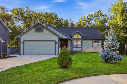 3533 Winterwood Ct Ne, Cedar Rapids, IA, 52402-7619 | Card Image