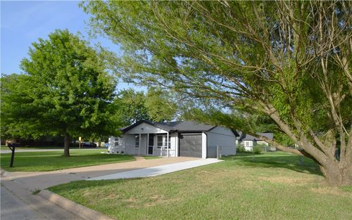 2511 N 4th St, Rogers, AR, 72756-2462 | Card Image