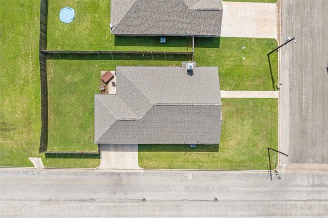 311 E Galveston St, House other with 3 bedrooms, 2 bathrooms and null parking in Giddings TX | Image 31