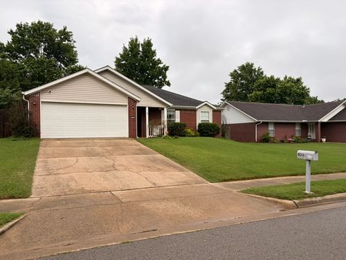 833 S Eastview Dr, Fayetteville, AR, 72701-7441 | Card Image